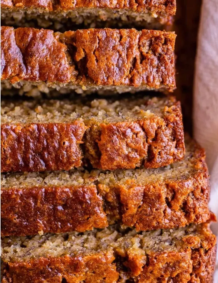 Pecan banana bread loaf and slices